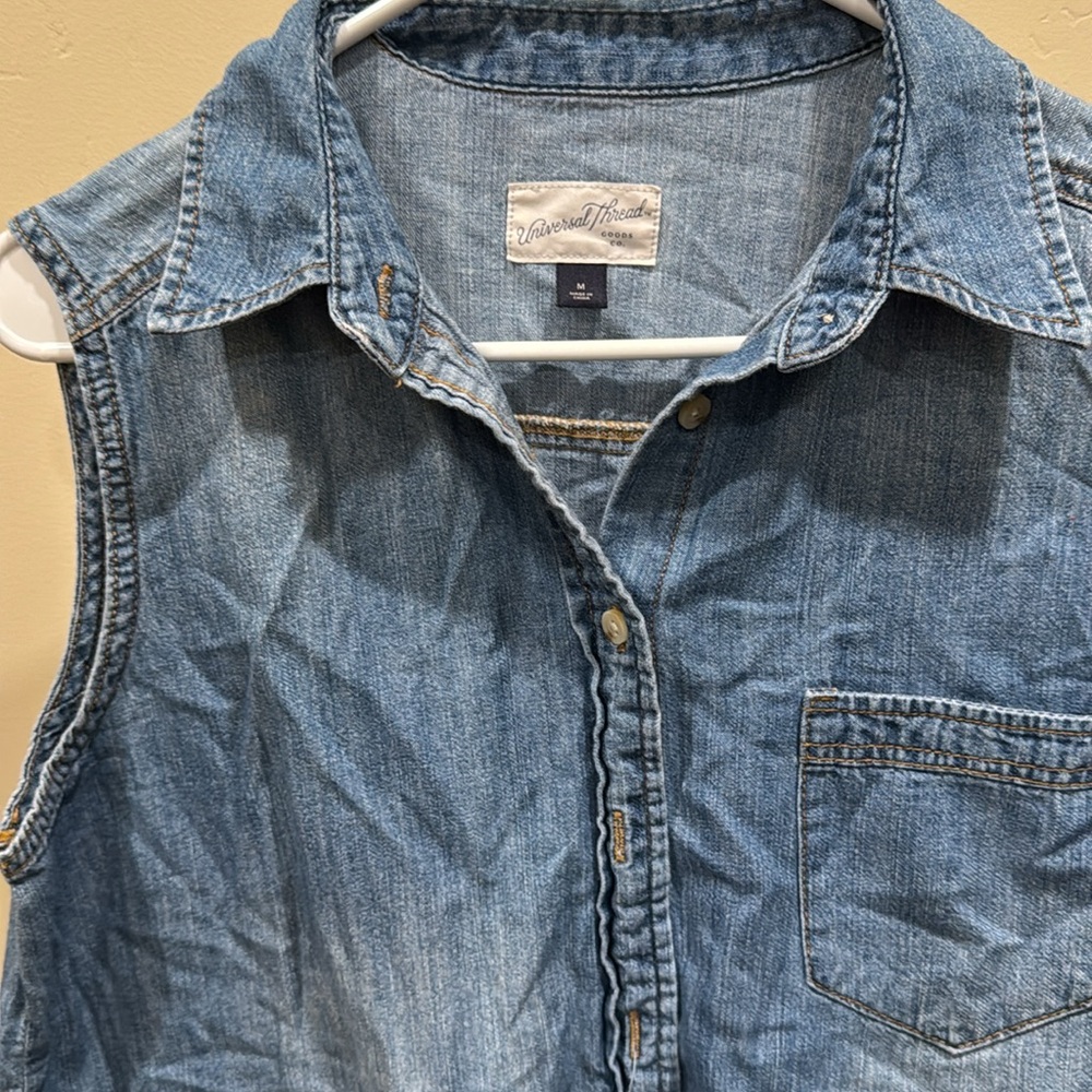 Universal Threads Romper - Picture 2 of 3